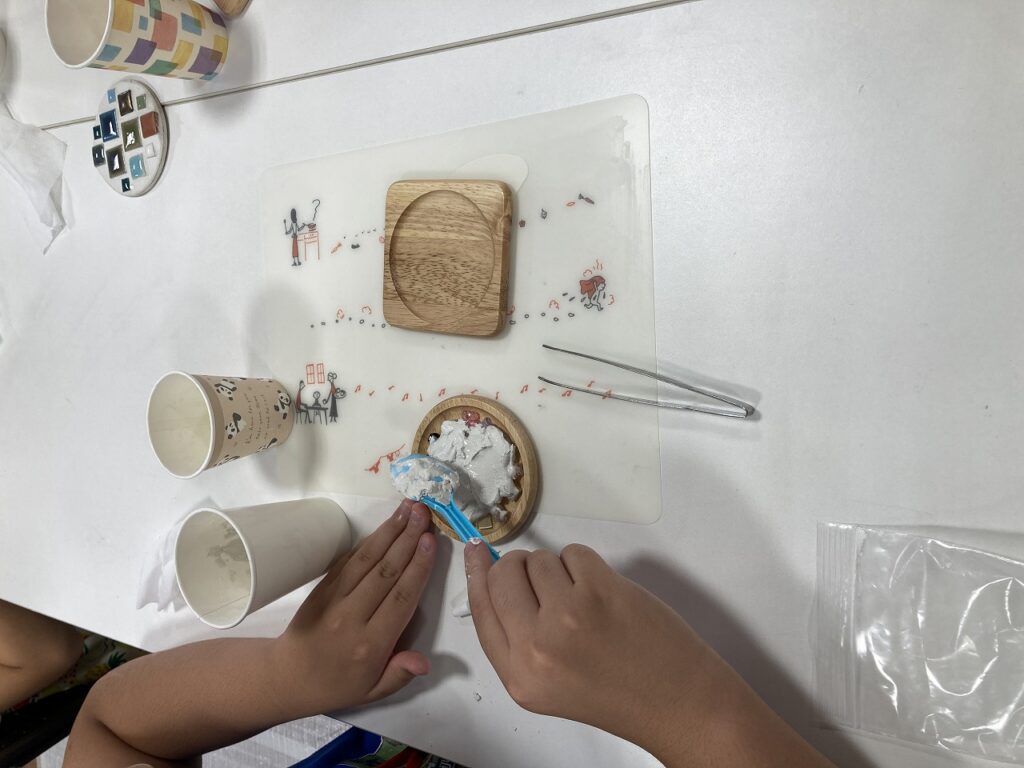 廃材タイルを利用したコースター作り